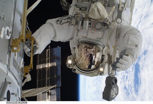 EVA 1 during Expedition 22