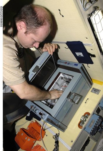 Kotov collects samples from the Bioscience Experiment ASEPTIC (BTKh-39) in the MRM2 during Joint Operations