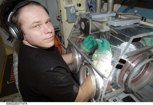 Kotov works with samples from Bioscience Experiment in the MRM2