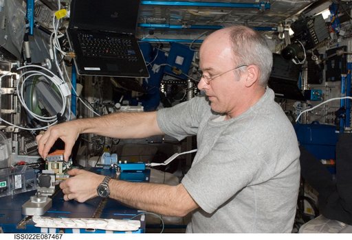 Williams services TROPI2 Experiment in the Columbus Module during Expedition 22