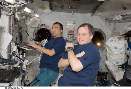 Noguchi works on JEMRMS Limp Mode Transfer during Expedition 22