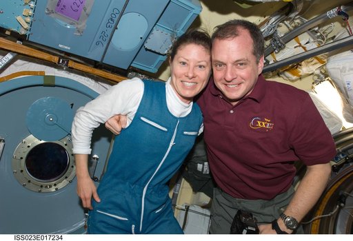 Dyson and Creamer following Soyuz TMA-18/22S Hatch Opening