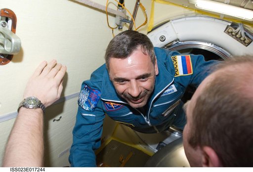 Soyuz TMA-18/22S Hatch Opening