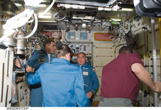 Expedition 23 Crewmembers in SM