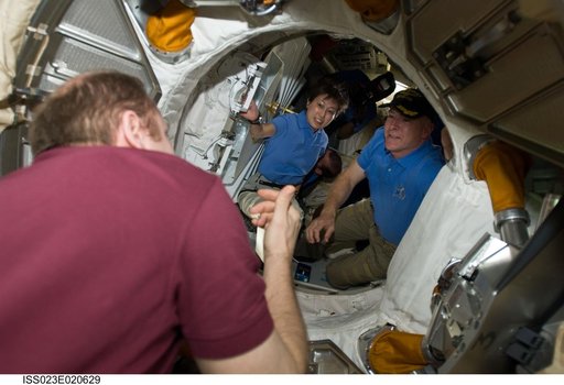 STS-131 Hatch Opening