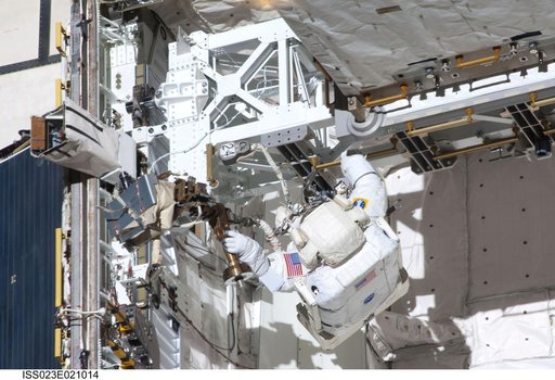 Anderson in Discovery Payload Bay during EVA 1