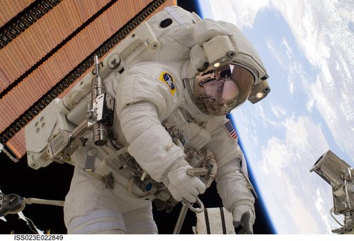 Anderson in Discovery Payload Bay during EVA 3