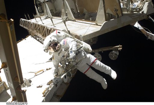 Mastracchio on the S1 Truss during EVA 3