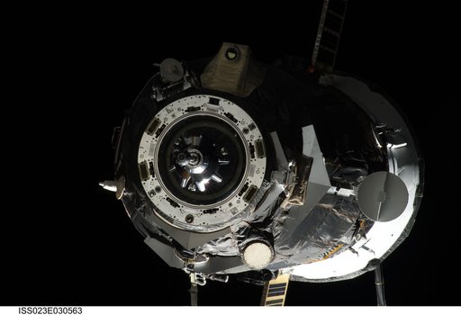 Progress 37P on approach to the ISS
