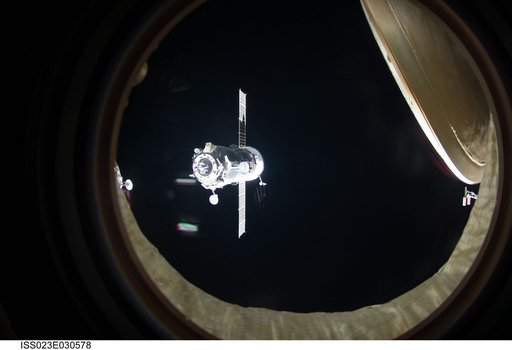 Progress 37P on approach to the ISS