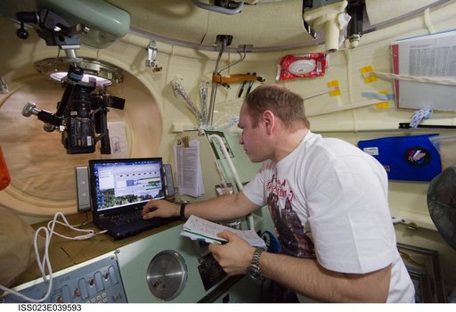 Kotov in Soyuz TMA-17/21S during Relocation Preparations