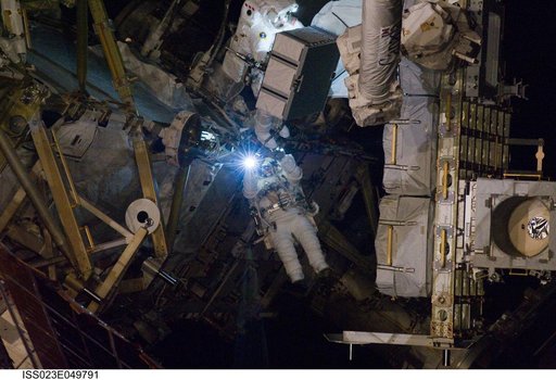 Good and Reisman during EVA 3