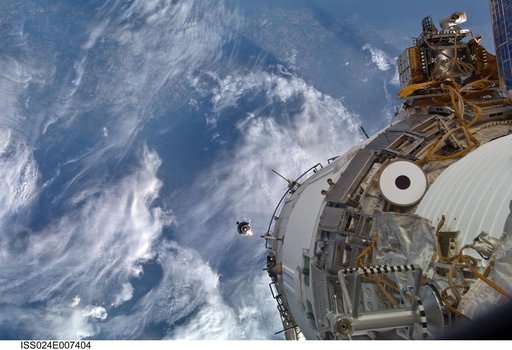 Progress 38 Docking OPS