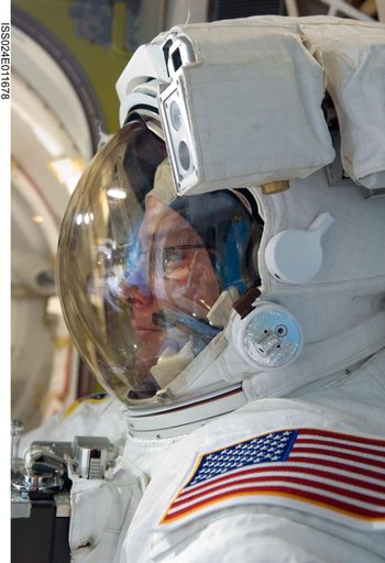 US EVA 16 EMU Prep