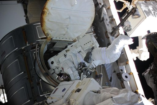 View of FE Caldwell-Dyson and Wheelock during EVA-17