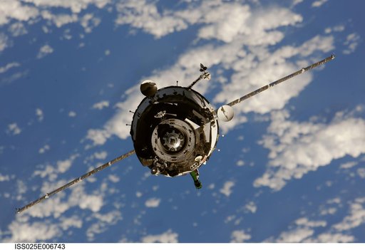Soyuz TMA-01M/24S docking