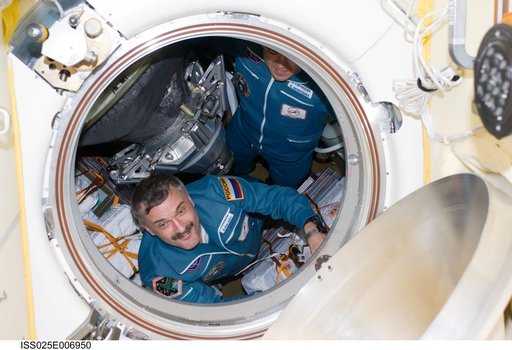 Soyuz 24S Hatch Opening