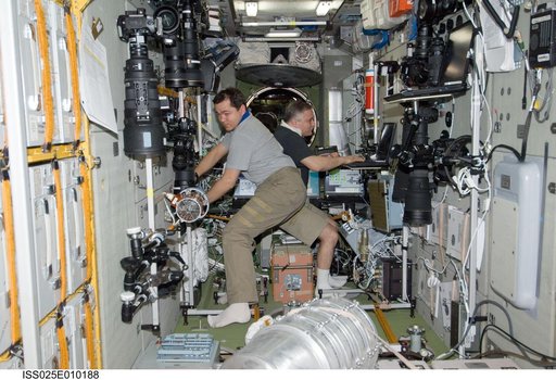 Skripochka and Yurchikhin in Service Module