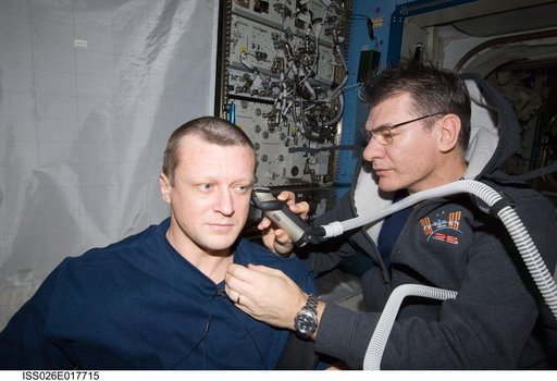 Nespoli cuts Kondratyev's hair in the JPM