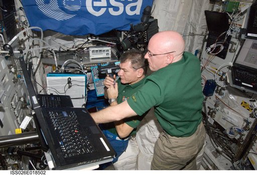 Nespoli performs HMS Eye Exam - PanOptic in the Columbus Module during Expedition 26