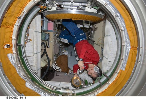 Nespoli in the FGB during Expedition 26