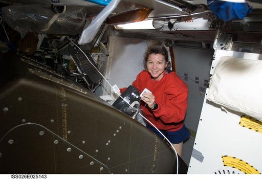 Coleman works at the AR OGS Rack in the Node 3