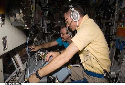 Nespoli and Kaleri at ATV/BRTK Control Panel