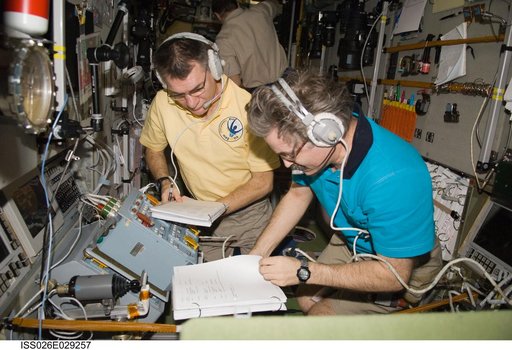 Nespoli and Kaleri at ATV/BRTK Control Panel