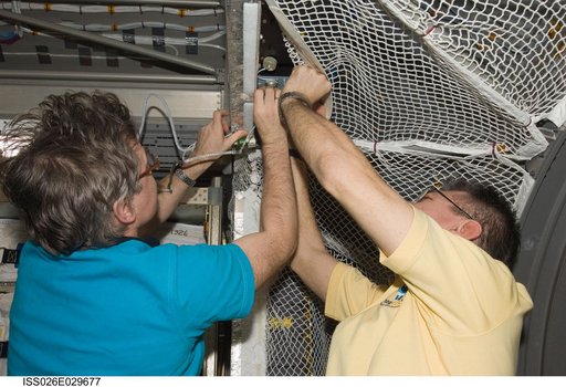 Nespoli and Kaleri work in the ATV 2