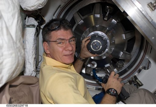 Nespoli removes docking mechanism to the ATV Hatch