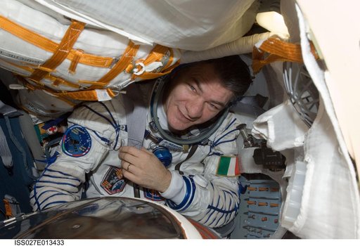 Nespoli during Kazbek Fit Check in the Soyuz TMA-20/25S
