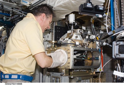 Nespoli services the FCF in the US Lab