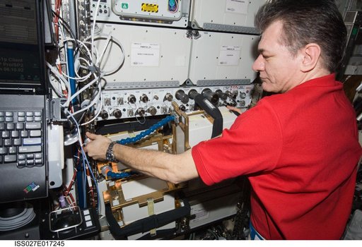 Nespoli installs ALTEA-SHIELD Hardware in the US Laboratory