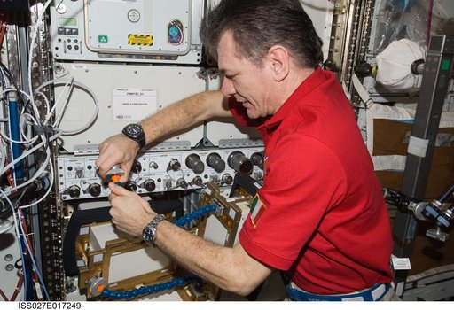 Nespoli installs ALTEA-SHIELD Hardware in the US Laboratory