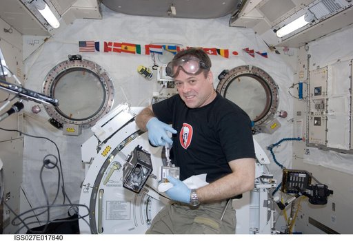 Garan conducts CsPINs Experiment Operations