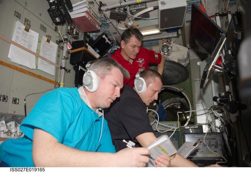 Samokutyaev, Kondratyev and Nespoli in the SM during Progress 42P Docking
