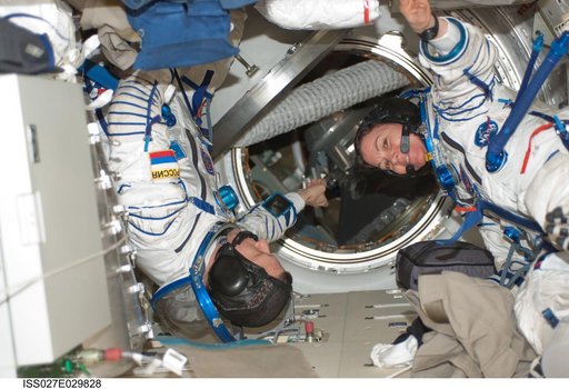 Kondratyev and Coleman during Sokol Leak Check