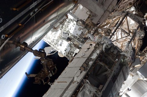 Chamitoff and Feustel translate the S1 Truss during EVA 1
