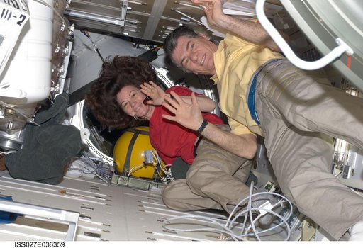 Expedition 27 Crewmembers Bid Farewell