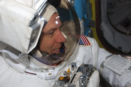 STS-134 MS Feustel prepares for EVA-3