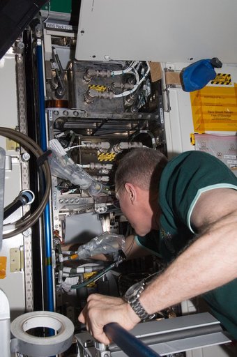 Installing the ARFTA (Advanced Recycle Filter Tank Assembly)