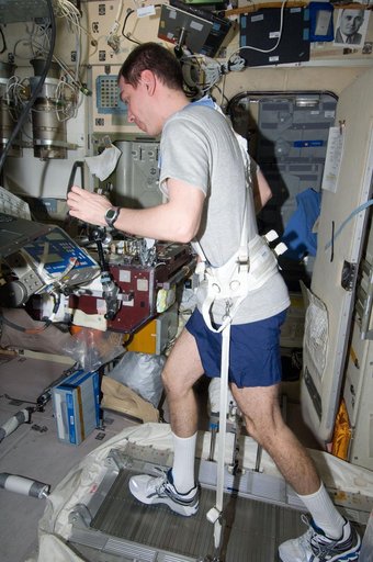 Volkov exercises on TVIS in Service Module