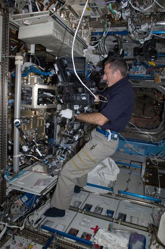Burbank works at the LMM in the FIR/FCF in the U.S. Laboratory