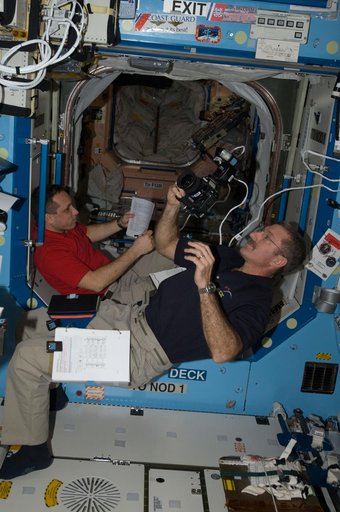 Burbank and Shkaplerov in the U.S. Laboratory