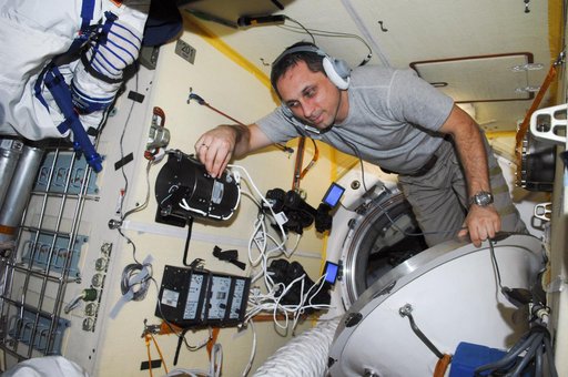Shkaplerov conducts an active session for the Russian Experiment KPT-10 Kulonvkiy Kristill