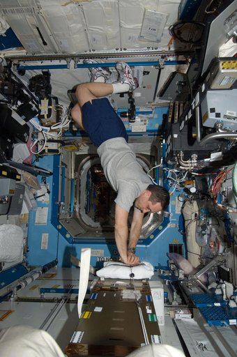 Shkaplerov participates in a CHeCS Medical Contingency Drill in the U.S. Laboratory