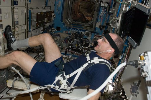 Pettit exercises on the CEVIS in the U.S. Laboratory