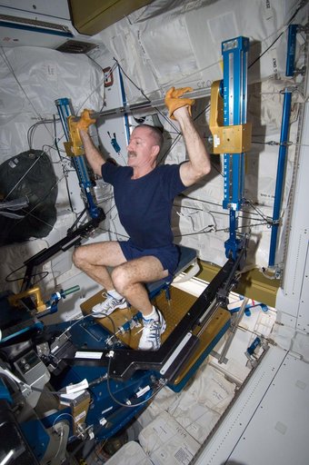 Burbank exercises on the ARED in the Node 3
