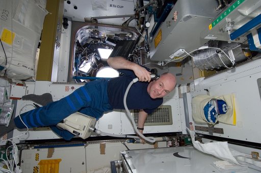 Kuipers trims his hair in the Node 3