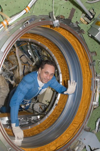 Shkaplerov prepares for EVA